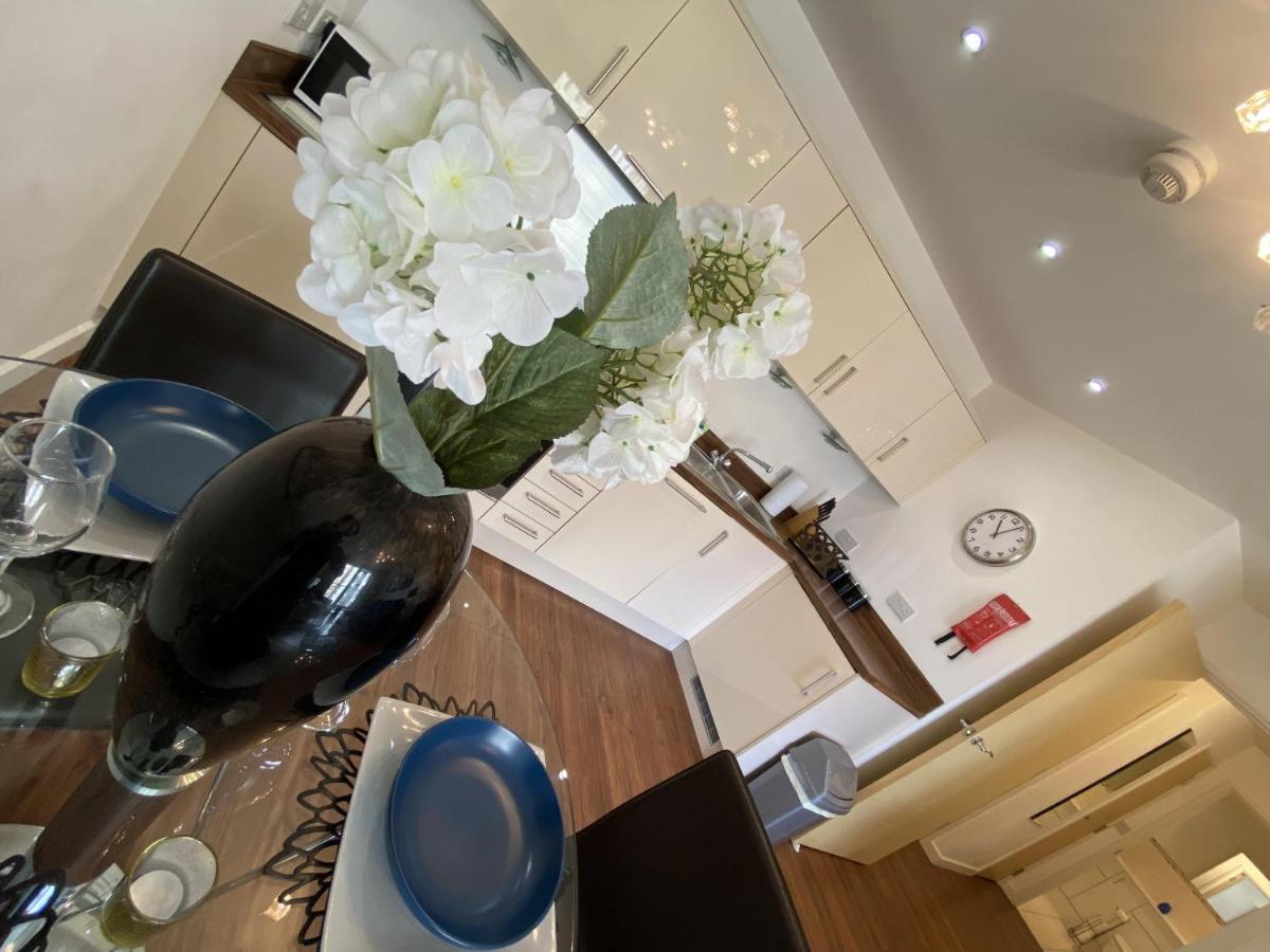 Cloud9Sa At The Nankeville Woking Extérieur photo